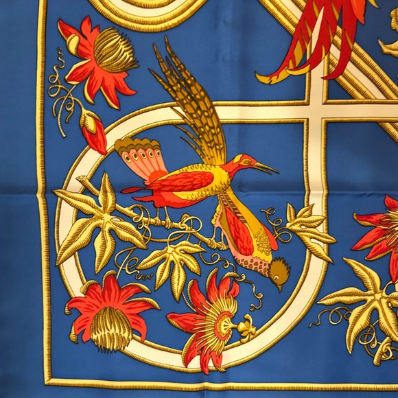 Hermes Blue Fuschia Gold White 100% Silk scarf..no pulls or marks, magnificent - Picture 9 of 11